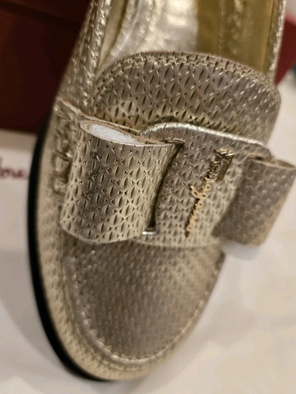 Salvatore Ferragamo Metallic Gold Bow Loafer - Picture 4 of 12